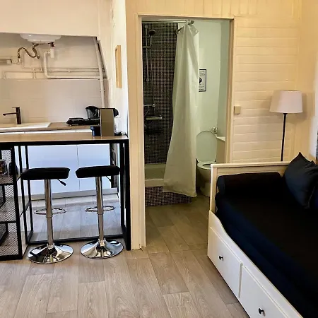 Charming Quiet Capitole Апартаменты *